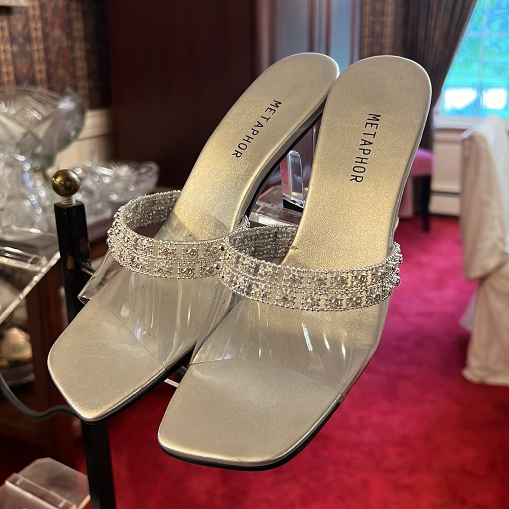 VTG 6.5 Sparkling Silver and Clear Slip On Sandals - Picture 3 of 8